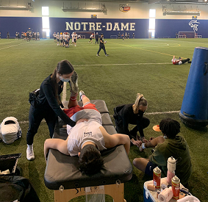 Étudiants-soigneurs physiothérapie